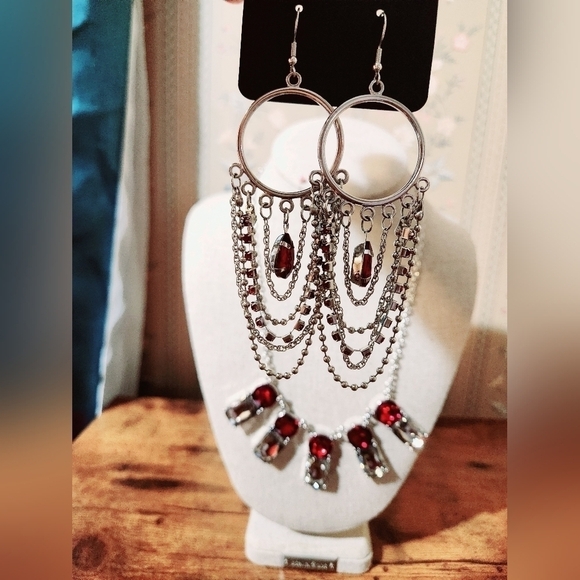 Red and silver necklace set - Picture 10 of 10